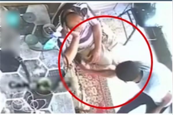 ضبط عاطل سرق حافظة نقود مسن