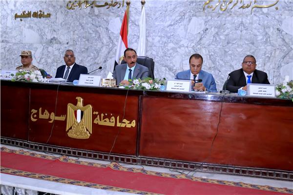 راشد " يوجه بتوحيد أجور العاملين