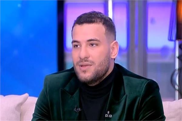طليقة مسلم تتهمه بالتهرب من نفقة نجلهما: رفض يفتح الباب لابنه 