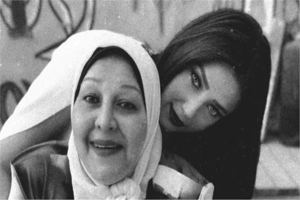 رضوى الشربيني تستعيد ذكرى والدتها الراحلة في يوم ميلادها