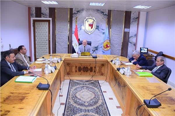 جامعة سوهاج تجري المقابلات الشخصية للمرشحين لعمادة الحاسبات والذكاء الاصطناعي