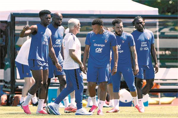 جانب من تدريبات فرنسا قبل مواجهة السنغال