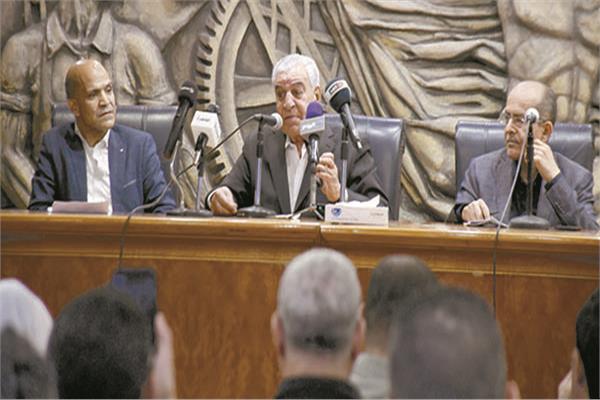 د. حواس يدعو إلى عقد مؤتمر دولى لاسترداد الآثار المنهوبة