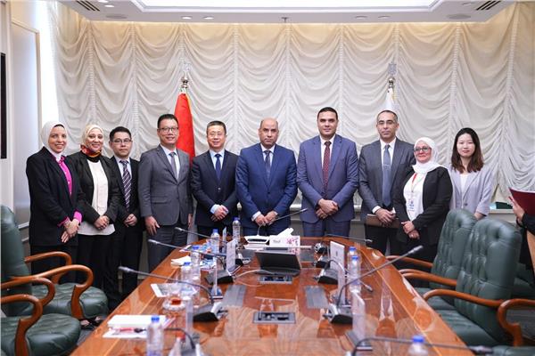 وزير العمل بحث مع وفد "هواوي مصر" تعزيز التعاون في مجالات التحول الرقمي
