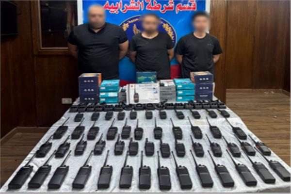 ضبط 3 أشخاص بالقاهرة لترويج وبيع أجهزة لاسلكية غير مرخصة عبر مواقع التواصل