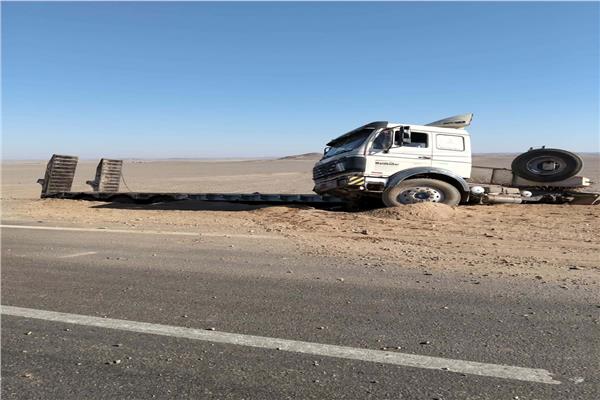 تصادم سيارة نقل حديث وأخرى بطريق قفط - القصير