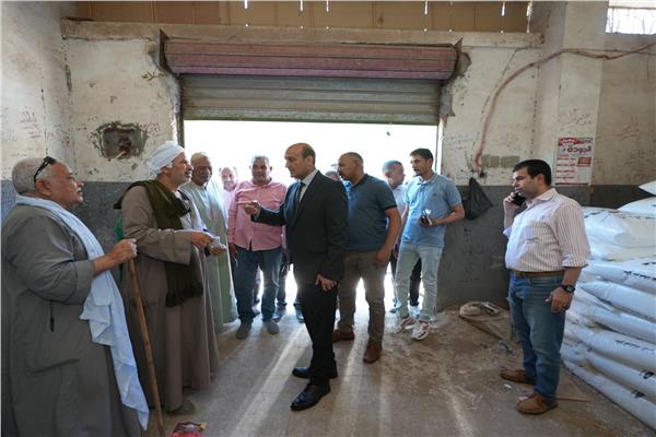 محافظ أسيوط يفاجئ الجمعية الزراعية
