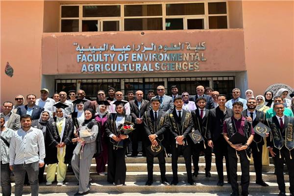 رئيس جامعة العريش يتابع 