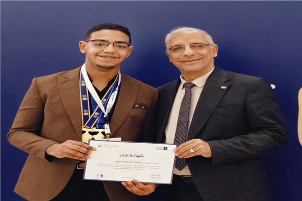 طالب من قنا يفوز بالمركز الثالث 