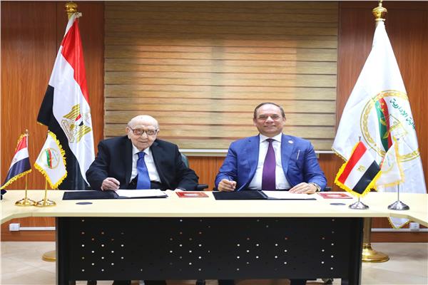 توقبع مذكرة تفاهم بين النيابة الإدارية والمركز العربي للبحوث القانونية والقضائية