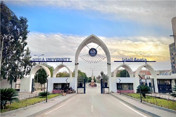 رئيس الجامعة: محو الأمية قضية قومية 