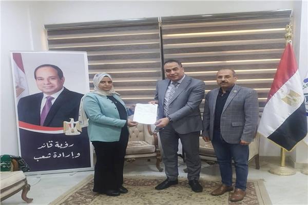 تقديم الدعم لإحدى المستفيدات  