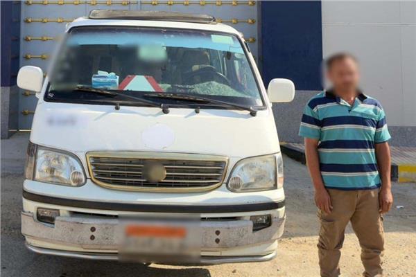 ضبط سائق ميكروباص لقيادته برعونة