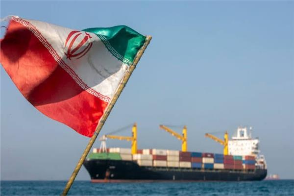 إيران تعلن إعادة إغلاق مضيق هرمز مجددًا.. وترسل وفدًا إلى سويسرا