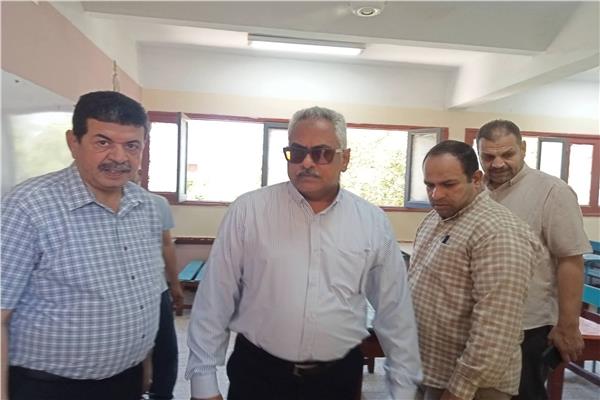 نائب محافظ سوهاج يتفقد لجان الثانوية العامة