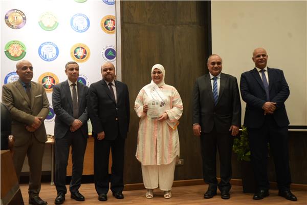 نائب وزير المالية يكرم الأمهات المثاليات