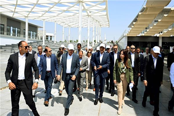 رئيس الوزراء يتفقد معدلات الإنجاز بمشروع "حدائق تلال الفسطاط"