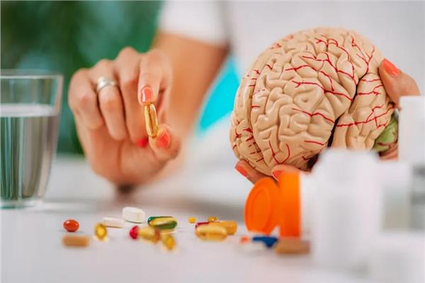 فيتامينات ضرورية لحماية الدماغ مع التقدم بالعمر