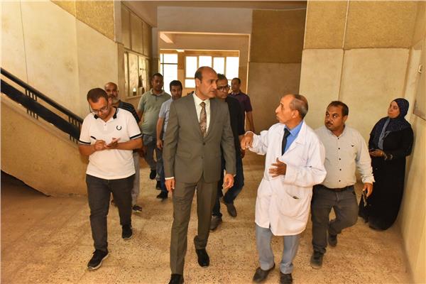 محافظ أسيوط يتفقد مركزي التحصين البيطري وتدريب الأطباء البيطريين بقرية ريفا لدعم الثروة الحيوانية 