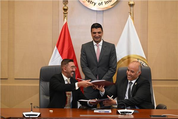 الصناعة: بروتوكول لتعزيز الابتكار وتأهيل جيل جديد من مهندسي السيارات بجامعة القاهرة