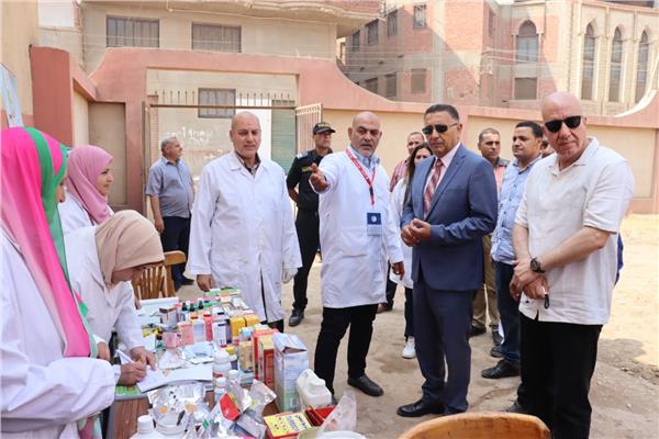 محافظ القليوبية يتفقد القافلة البيطرية