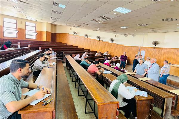 رئيس جامعة الدلتا التكنولوجية خلال الجولة 
