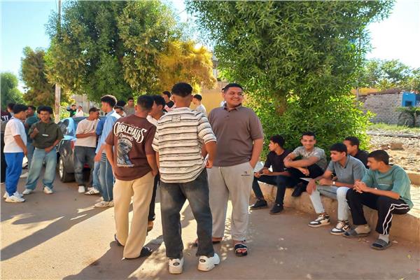 طلاب الثانوية العامة  امتحان الفرنساوي 
