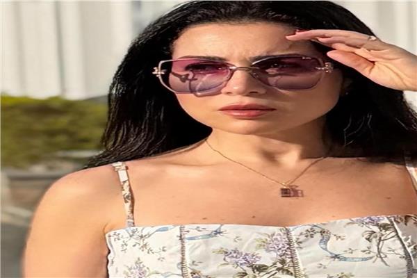 الفنانة مي عز الدين