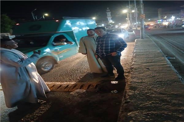  تركيب مطبات شوكية بمداخل مدينة منفلوط 