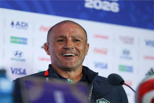  كانافارو مدرب منتخب أوزبكستان