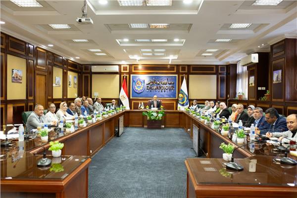 مجلس جامعة دمنهور يهنىء الرئيس السيسي 