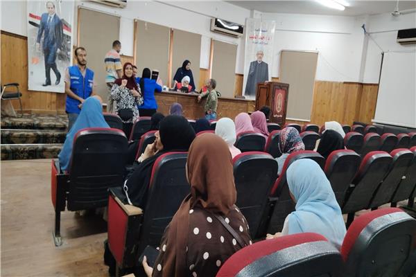 سوهاج الأزهرية تنظم قافلة طبية بالتعاون مع الصحة