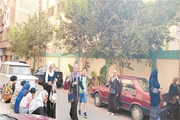 قلوب على أرصـفة اللجـان