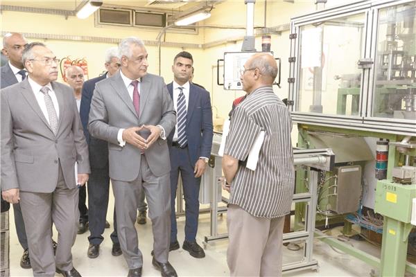 وزير الدولة للإنتاج الحربى فى جولة مفاجئة بشركة أبو زعبل