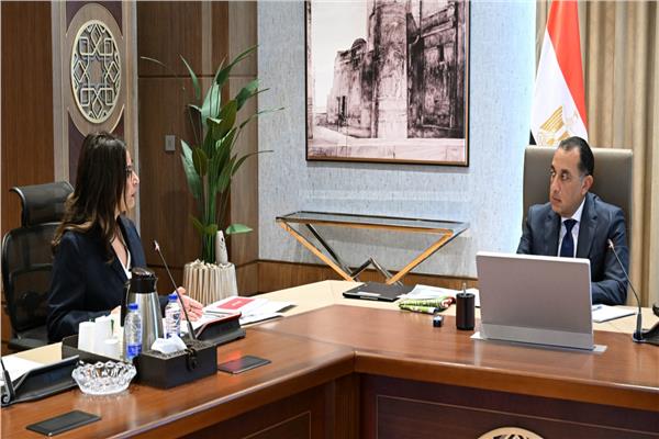 الدكتور مصطفى مدبولي خلال اجتماعه مع وزيرة الثقافة