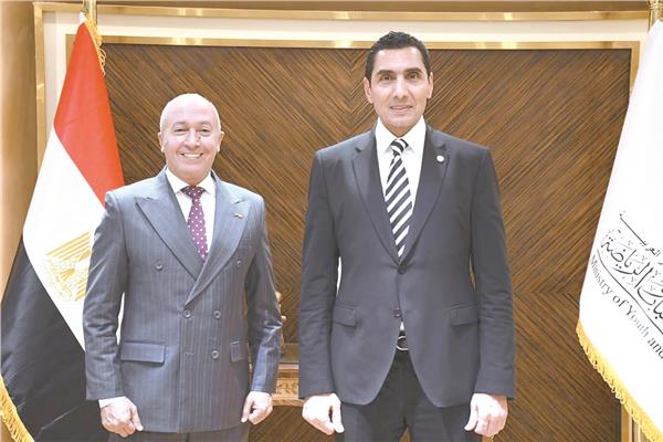 جوهر نبيل وزير الشباب والرياضة وممدوح الششتاوي