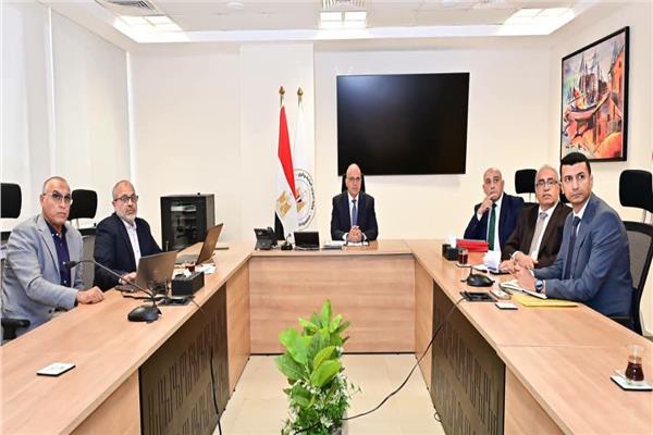 خلال الاجتماع