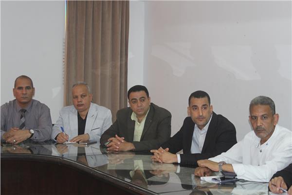 خلال الاجتماع