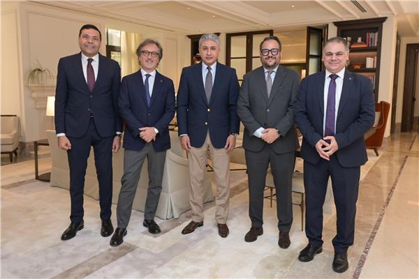 وزير السياحة والآثار خلال اللقاء
