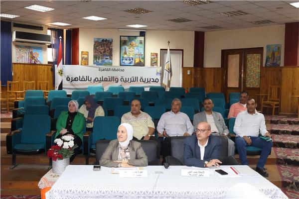 مدير تعليم القاهرةخلال متابعتها لجان الثانوية العامة