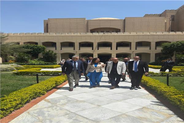 وزيرة الثقافة تجرى جولة تفقدية بدار الأوبرا