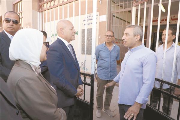 محافظ القاهرة يتفقد لجان الامتحانات 