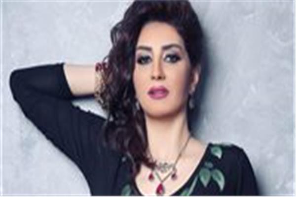 الفنانة وفاء عامر