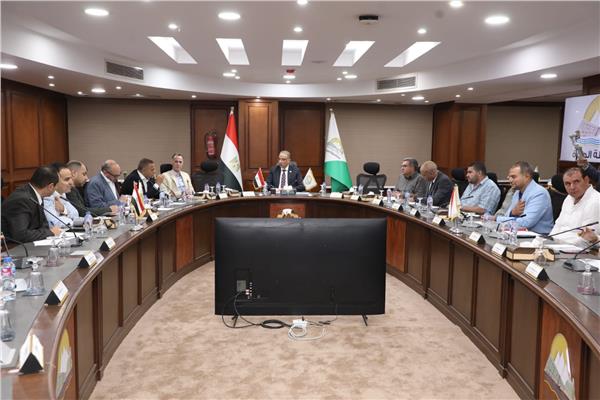 محافظ الجيزة يلتقي أعضاء مجلسي النواب والشيوخ 