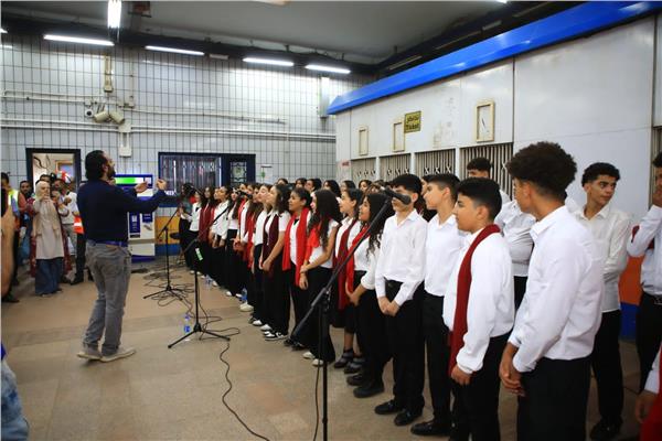 محطة شبرا الخيمة تتزين بالأغاني الوطنية