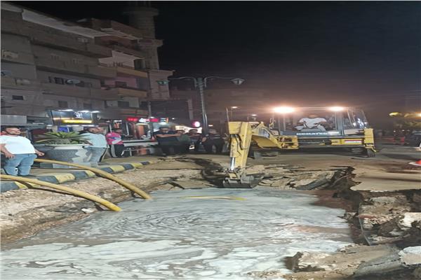حدوث كسر مفاجئ في خط المياه الرئيسي