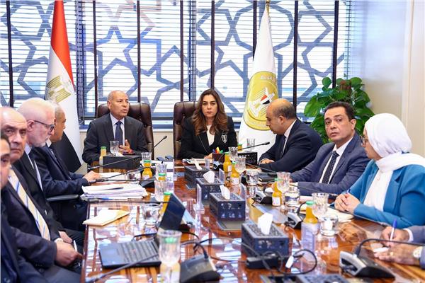  *وزيرة التنمية المحلية والبيئة
