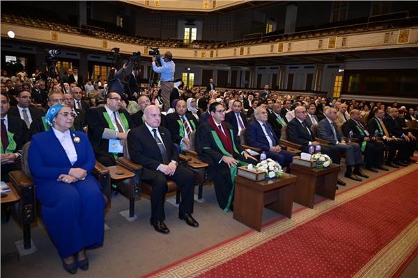 "حقوق القاهرة" تكرم رموز الهيئات القضائية من خريجيها 