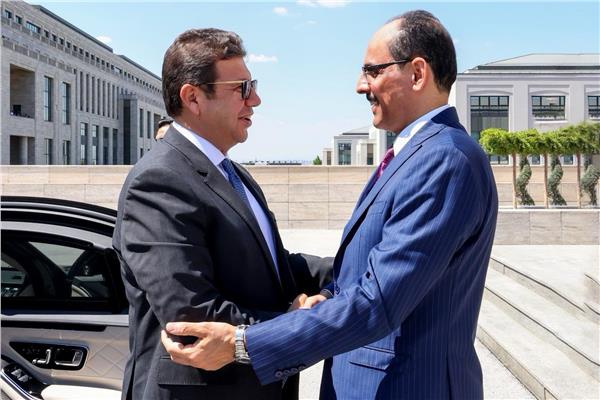 السيد الوزير رئيس المخابرات المصرية خلال لقاءه رئيس الاستخبارات التركية