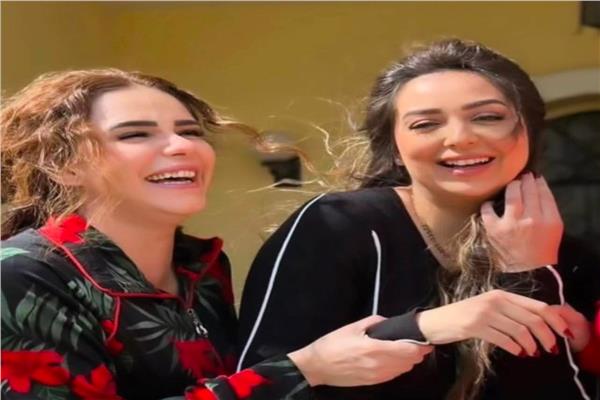 دنيا عبد العزيز و هبة مجدي